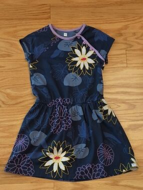 Tea Collection Navy Floral Short Sleeve Dress with Lavender Trim Size 6 NWOT-D